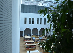 wnętrze biblioteki na Koszykowej