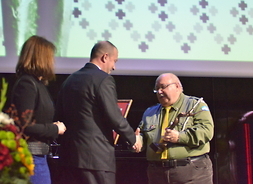 Nagrodę odbiera Adam Wenkler (laureat  Nagrody Marszałka Województwa Mazowieckiego)