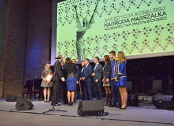 Nagrodę odbiera Młodzieżowa Orkiestra Dęta z Tłuszcza - Laureat Nagrody Marszałka Województwa Mazowieckiego