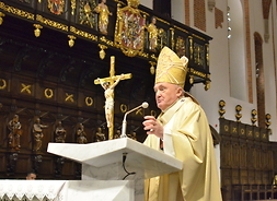 Uroczysta masza św. celebrowana przez kardynała Kazimierza Nycza