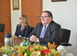 Zdjęcie dopobrania, kliknoj w prawy górny róg. Od lewej: dyrektor Departament Nadzoru Właścicielskiego i Inwestycji i starosta sokołowski