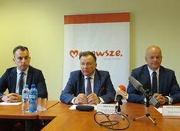Podpisanie umów RPO w Płocku, przemawia marszałek Adam Struzik