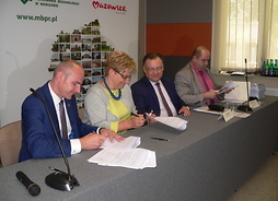 Beneficjanci z subregionu siedleckiego popdisują umowy na dofinansowanie dróg lokalnych fot. 1