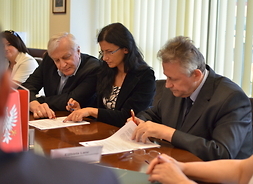 umowę podpisuje starosta powiatu otwockiego