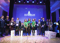 zdjęcie grupowe z laureatami konkursu 2