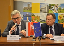 Przdstawiciele samorządu województwa i Kolei Mazowieckich podczas konferencji prasowej