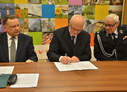 umowę podpisuja beneficnjenci z gminy Strzegowo