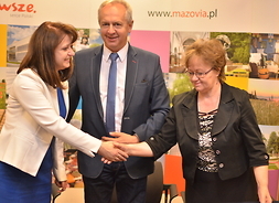 Gratulacje od wicemarszałek Janiny Ewy Orzełowskiej dla beneficjentów
