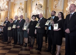 Sekretarz Województwa-Dyrektor Urzędu Marszałkowskiego Województwa Mazowieckiego wśród pozostałych laureatów nagród