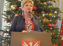 przemawia członek zarządu województwa mazowieckiego Elżbieta Lanc