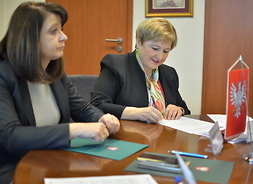 umowę podpisuje członek zarządu województwa mazowieckiego Elżbieta Lanc