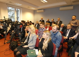 Dziennikarze i samorządowcy biorący udział w konferencji