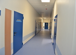 Szpitalny korytarz po modernizacji