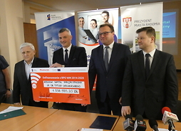 podpisanie umowy na unijne wsparcie dla szpitala miejskiego w Radomiu