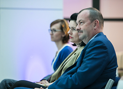 Przedstawiciele samorządu województwa mazowieckiego wraz z wicemarszałkiem Wiesławem Raboszukiem uważnie przysłuchiwali się podczas konferencji