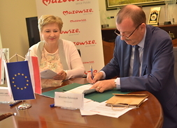 umowę podpisuje wicemarsząłek Wiesław Raboszuk