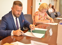umowę podpisuje burmistrz Nowego Dworu Mazowieckiego