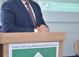 Marszałek Struzik podczas konferencji prasowej w ITME