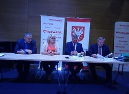 wicemarsząłek Rajkowski podpisuje umowę z kolejną gminą