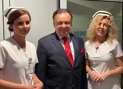 marszałek Struzik z pielęgniarkami