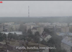 na zdjęciu widać fragment Warszawy, miasto w smogu